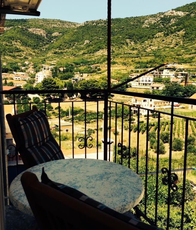 Hill House Marija Apartment คอมีชา ภายนอก รูปภาพ