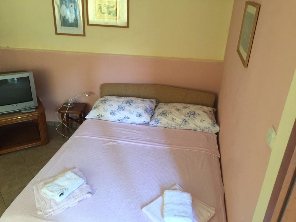 Hill House Marija Apartment คอมีชา ภายนอก รูปภาพ