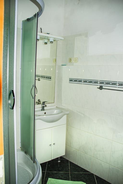 Hill House Marija Apartment คอมีชา ภายนอก รูปภาพ