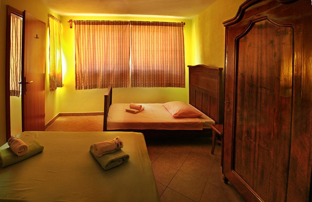 Hill House Marija Apartment คอมีชา ภายนอก รูปภาพ