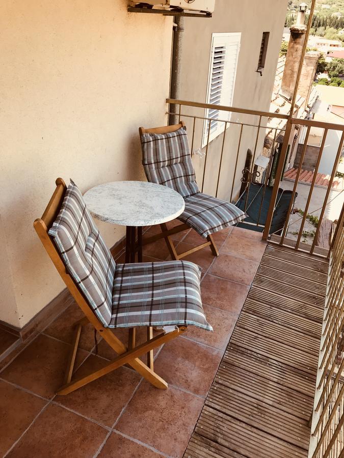 Hill House Marija Apartment คอมีชา ภายนอก รูปภาพ