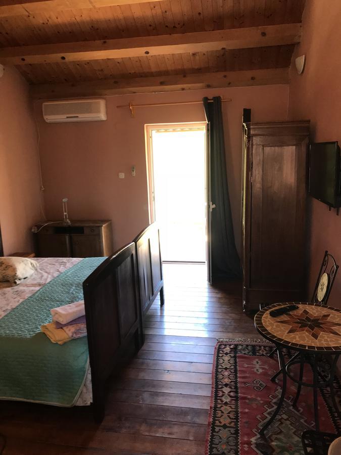 Hill House Marija Apartment คอมีชา ภายนอก รูปภาพ